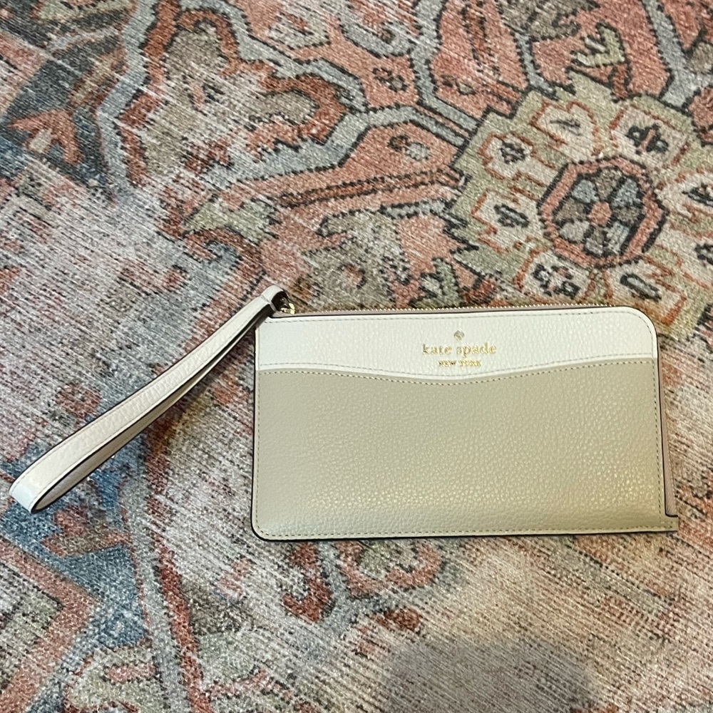 Kate Spade Lucy Medium L Zip Wristlet Colorblock Pebbled Leather Light Sand
